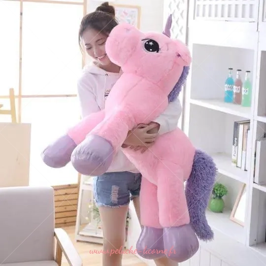 Unicornio de peluche gigante